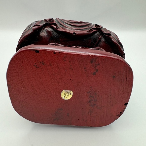 Kwan Yin Buddha figurine in red resin. Kuan Yin Guang Ying sitting buddha. - Picture 8 of 11